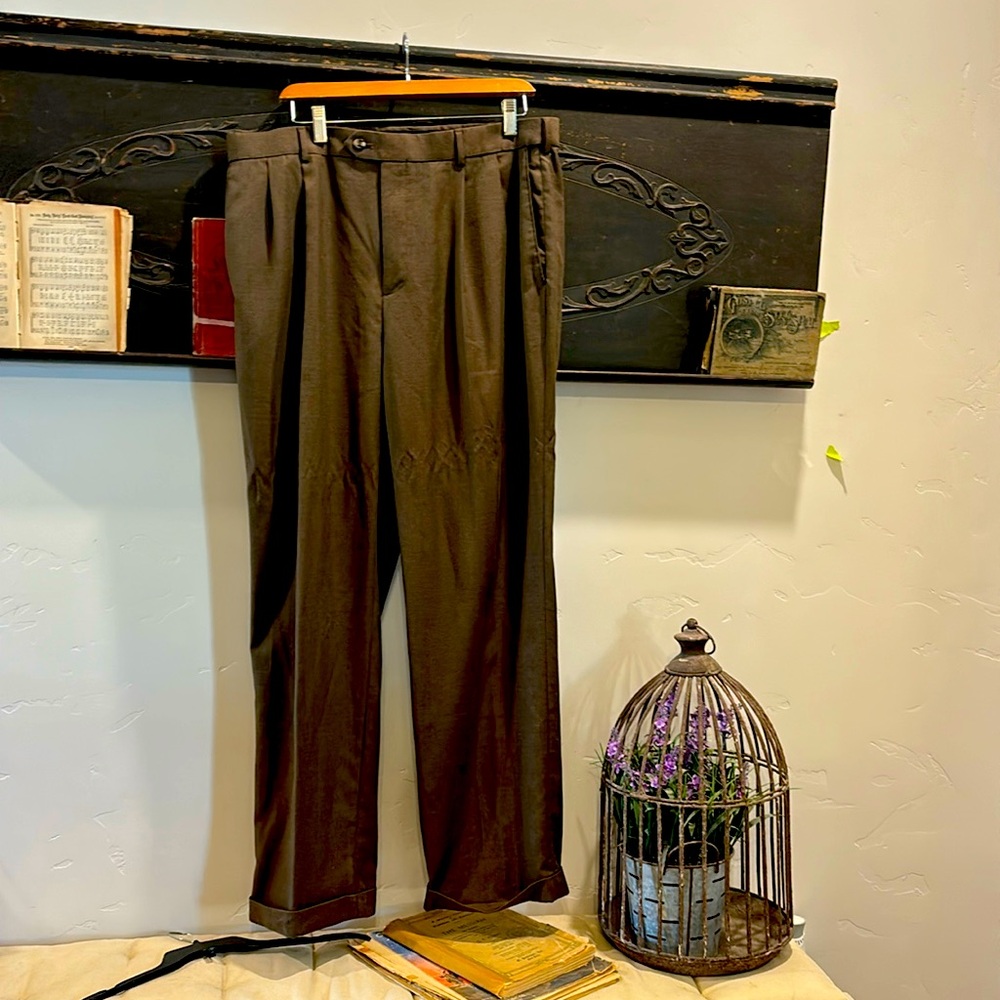 Croft & Barrow Men’s Brown Pleated Dress Pants, 38x32, Excellent Condition